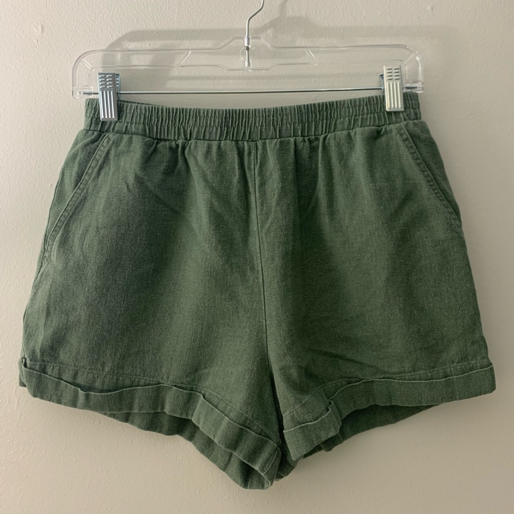 Linen green shorts